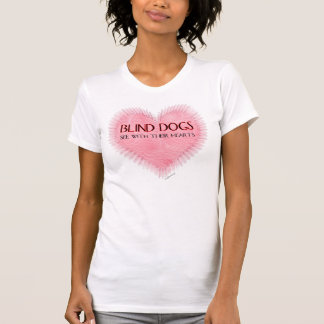 Camiseta Os cães cegos vêem com seus corações