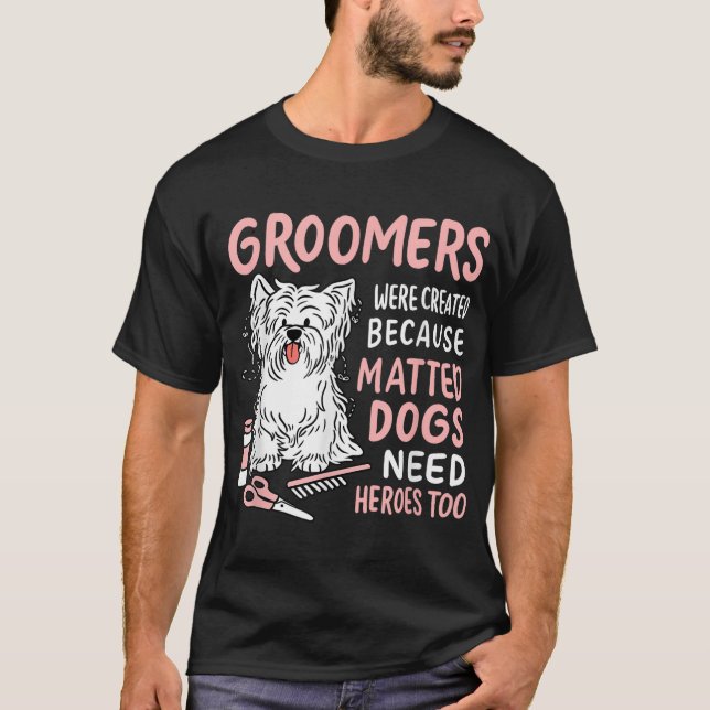 Camiseta Os Cães Correspondentes Precisam De Heróis Muito E (Frente)