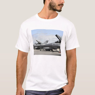 Camiseta Os Falcons F-16 de combate esperam para lançar-se