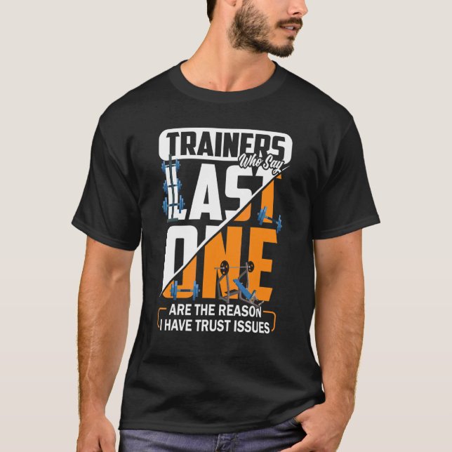 Camiseta Os Formadores Que Dizem O Último São A Razão Pela  (Frente)