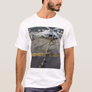 Camiseta Os fuzileiros navais preparam-se para embarcar um