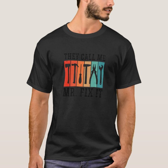 Camiseta Os Homens Chamam-Me Sr. Conserte-O. (Frente)
