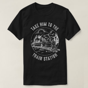 Camiseta Os Homens Levam-No Para A Estação De Comboio Eng
