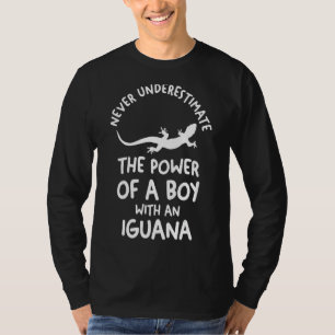 Camiseta Os Homens Nunca Subestimam O Poder De Um Menino Qu