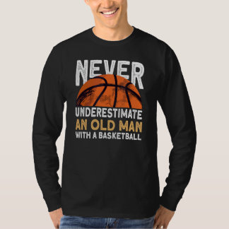 Camiseta Os Homens Nunca Subestimam Um Velho Com Cesto