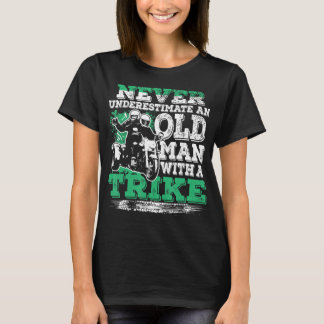 Camiseta Os Homens Nunca Subestimam Um Velho Com Uma Viagem