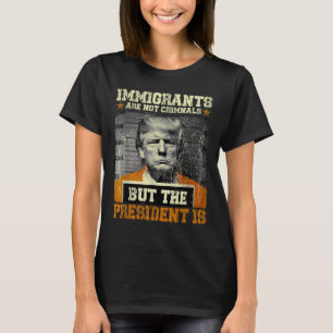 Camiseta Os Imigrantes Não São Criminosos, Mas O Presidente