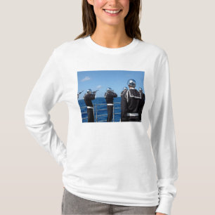 Camiseta Os marinheiros ateiam fogo a uma saudação de arm