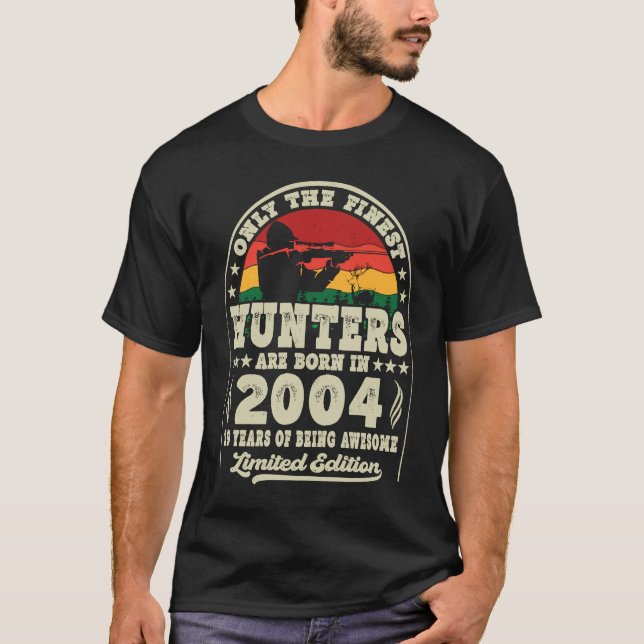 Camiseta Os Melhores Caçadores Estão A Nascer Em 2004, Caça (Frente)