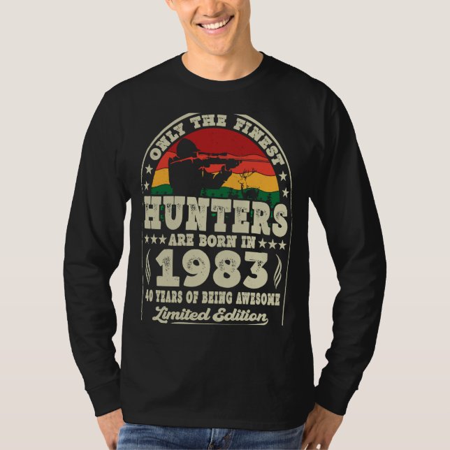 Camiseta Os Melhores Caçadores Estão Nasceres Em 1983 Caça  (Frente)