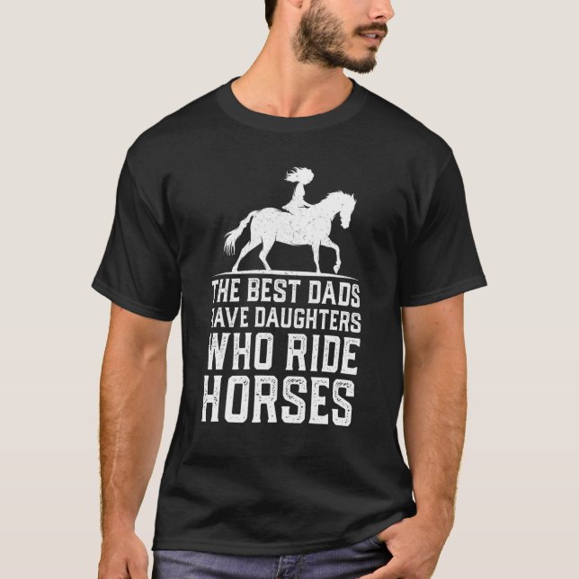Camiseta Os Melhores Pais Têm Filhas Que Cavalgam Cavalos  (Frente)