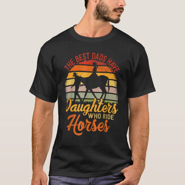 Camiseta Os Melhores Pais Têm Filhas Que Cavalgam Cavalos D (Frente)