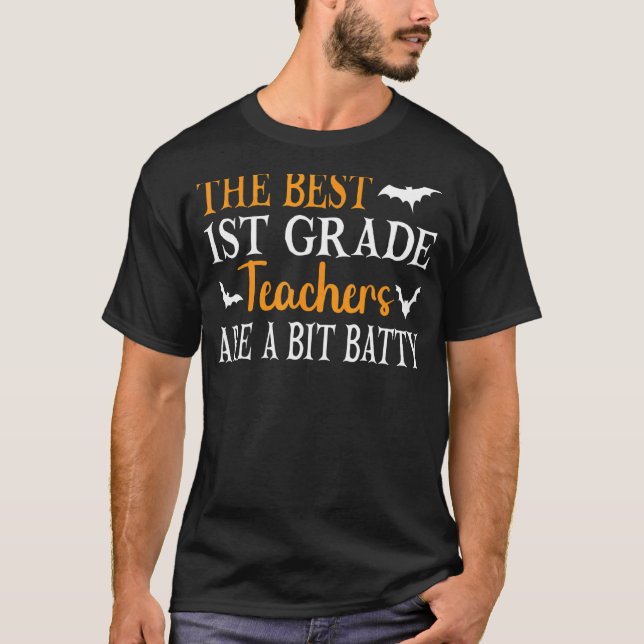 Camiseta Os Melhores Professores Da Classe 11 São Um Pouco  (Frente)