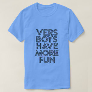 CAMISETA OS MENINOS DE VERS TÊM MAIS DIVERTIMENTO