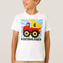 Os meninos personalizaram o t-shirt do aniversário