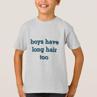 Camiseta os meninos também têm cabelos longos
