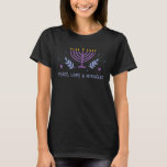 Camiseta Os Milagres do Amor pela Paz Menorah Hanukkah Dão<br><div class="desc">Milagres de Amor pela Paz Menorah Hanukkah Feriado Shirt</div>