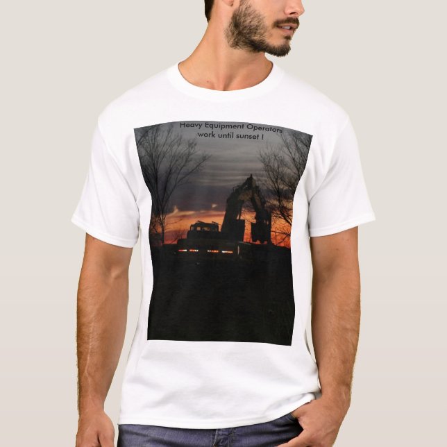 Camiseta Os operadores pesados do equipamento trabalham até (Frente)