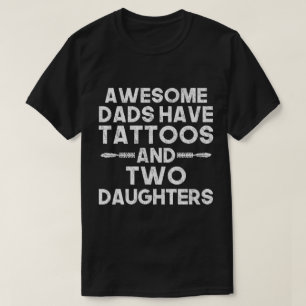 Camiseta Os pais impressionantes têm tatuagens e duas