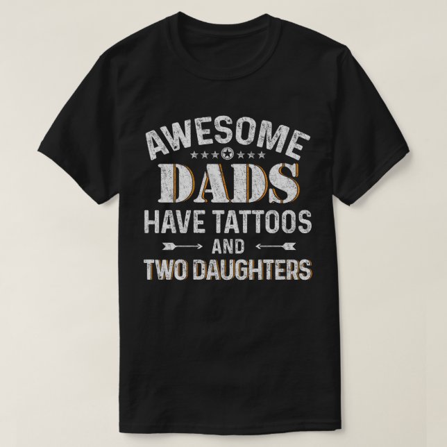 Camiseta Os pais impressionantes têm tatuagens e duas (Frente do Design)