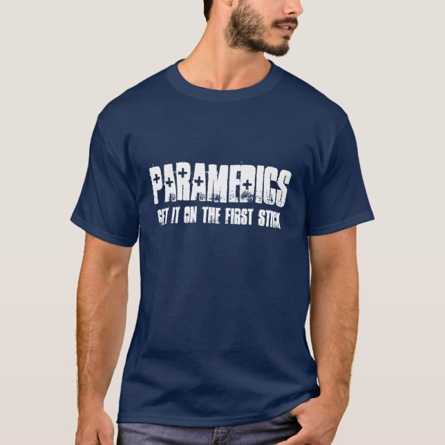 Camiseta Os paramédicos obtêm-no na primeira vara (Frente)