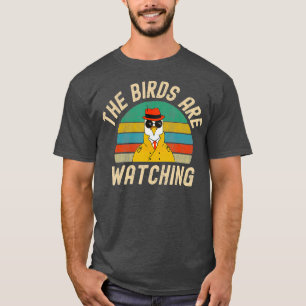 Camiseta Os Pássaros Estão Assistindo O Acordar Dos Pássaro