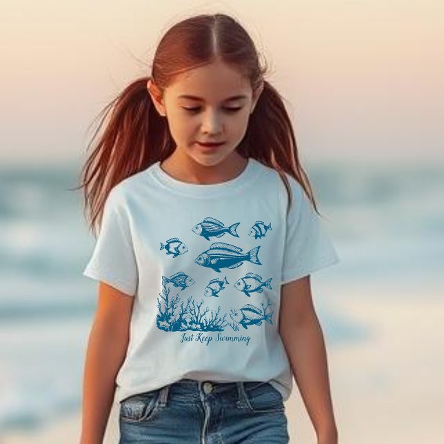 Camiseta Os Peixes Continuam Nadando (Fishes Fisherman Style Trend, Fishes under water Summer Beach kids T shirt)