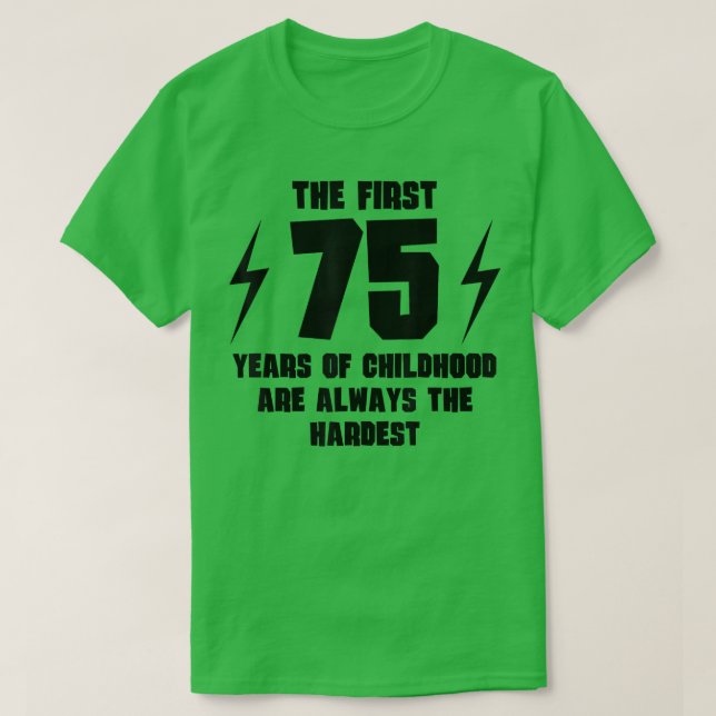 Camiseta Os Primeiros 75 Anos De Infância Engraçada 75 Anos (Frente do Design)