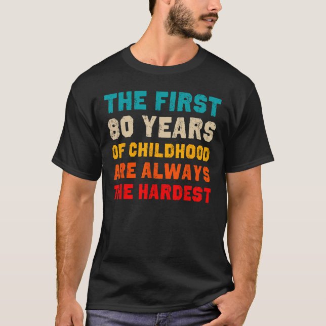 Camiseta Os Primeiros 80 Anos Da Infância Mais Velha 80 B (Frente)