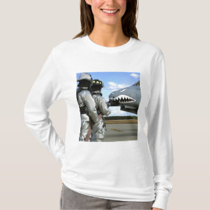 Camiseta Os sapadores-bombeiros distribuem uma mangueira de