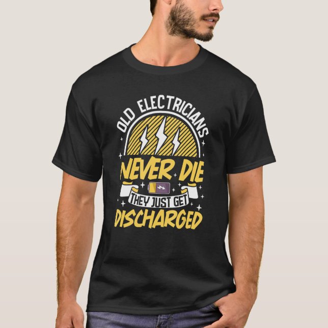Camiseta Os velhos eletricistas nunca morrem eles ficam des (Frente)