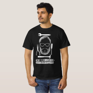 Camiseta Os verdadeiros técnicos têm barba e óculos