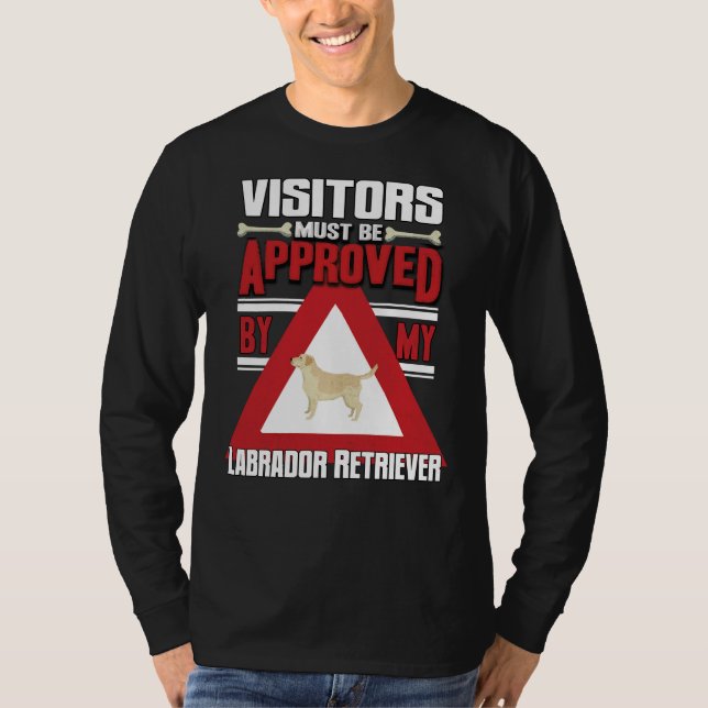 Camiseta Os Visitantes Do Proprietário Do Labrador Devem Se (Frente)
