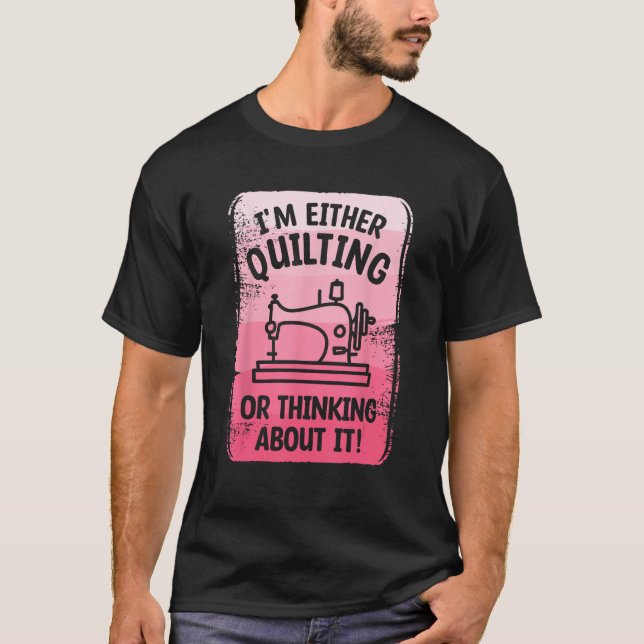Camiseta Ou estou coçando ou pensando em costurar (Frente)