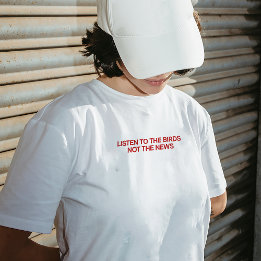 Camiseta "Ouça os pássaros, não as notícias"