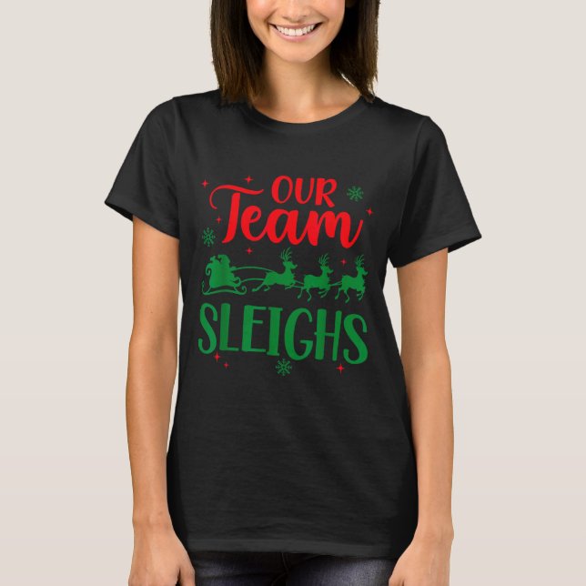 Camiseta Our Team Sleighs Christmas Santa Reindeers Office  (Frente)
