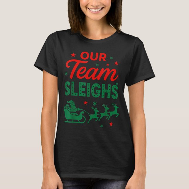 Camiseta Our Team Sleighs Christmas Work Team Matching  (Frente)