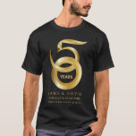 Camiseta Ouro 50º aniversário de casamento Partido Personal<br><div class="desc">NOTA - estas são imagens impressas de ouro gradiente metálico... na verdade, não haste de impressão em tecido gravada em relevo (para que a folha fique gravada no tecido custaria pelo menos 3 vezes mais). Personalize esta sofisticada, contemporânea, simples, elegante camiseta de 50º aniversário de ouro para um amigo/parentes 50º...</div>