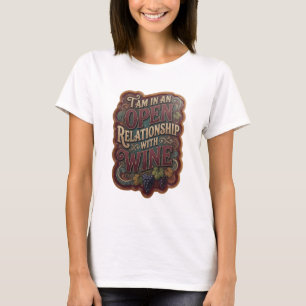 Camiseta Ouro EU ESTOU NUM RELACIONAMENTO ABERTO COM VINHO