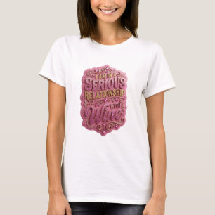 Camiseta Ouro Eu Estou Numa Relação Séria Com Vinho v4