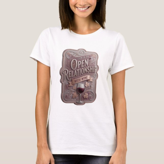 Camiseta Ouro Nítido EU ESTOU NUM RELACIONAMENTO ABERTO COM (Frente)