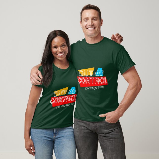 Camiseta Out of Control – Bold Typography Statement Design (Unissex)