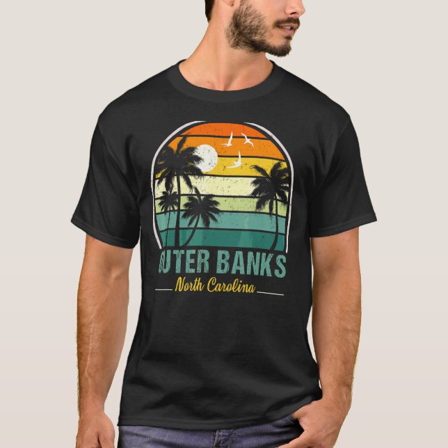 Camiseta Outer Banks North Carolina Retro Sunset Palm Trees (Frente)