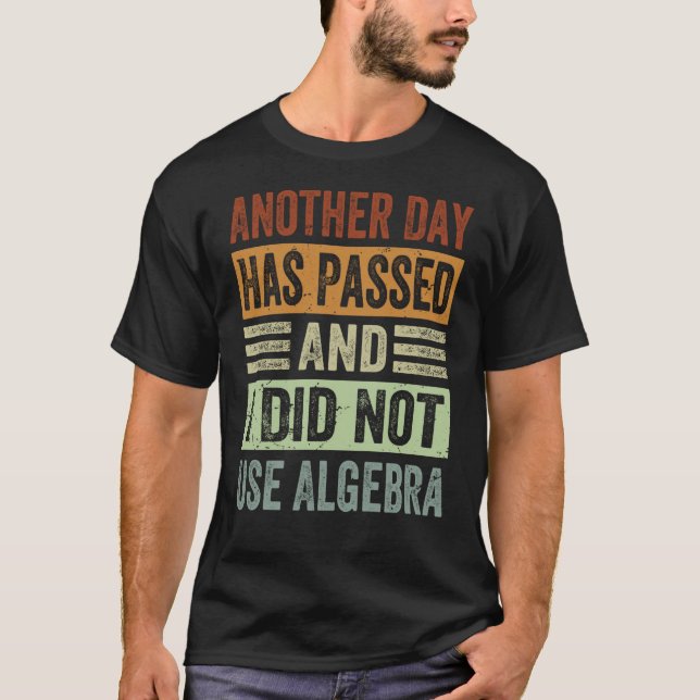 Camiseta Outro Dia Passou E Eu Não Usei Álgebra S (Frente)