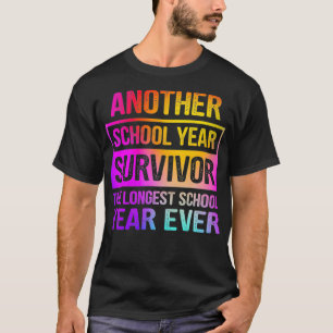 Camiseta Outro Sobrevivente do Ano Escolar O Ano Escolar Ma