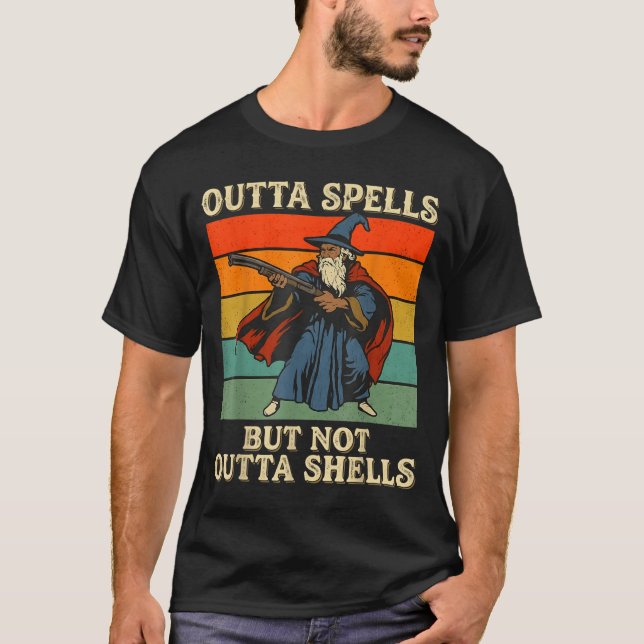 Camiseta Outta Spells But Not Outta Shells Wizard Retro Fan (Frente)
