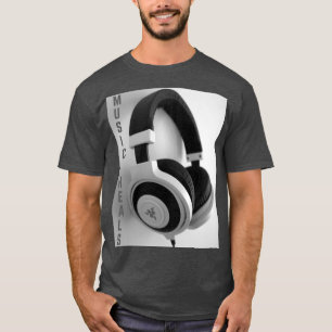 Camiseta Ouvindo música e fone de ouvido dos homens