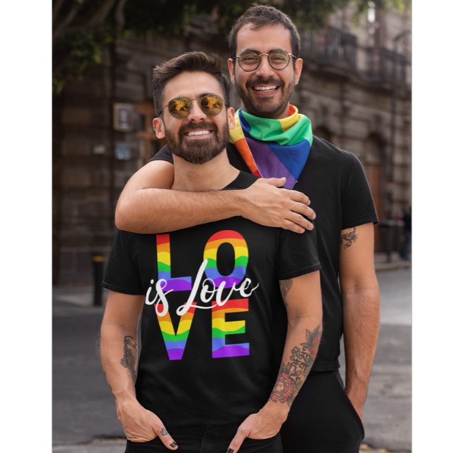 Camiseta ove is Love Orgulho gay Cote texto arco-íris preto (Criador carregado)