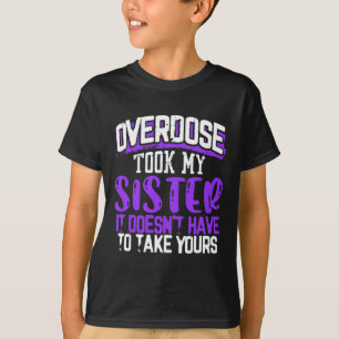 Camiseta Overdose Levou Minha Irmã Não Precisa Levar a Sua