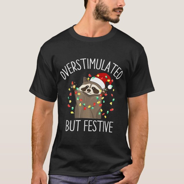 Camiseta Overstimulated But Festive Funny Santa Raccoon Xma (Frente)
